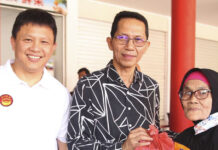 read news – Amsakar Achmad Saksikan Pembagian Sembako di Vihara Samudera Mentarau