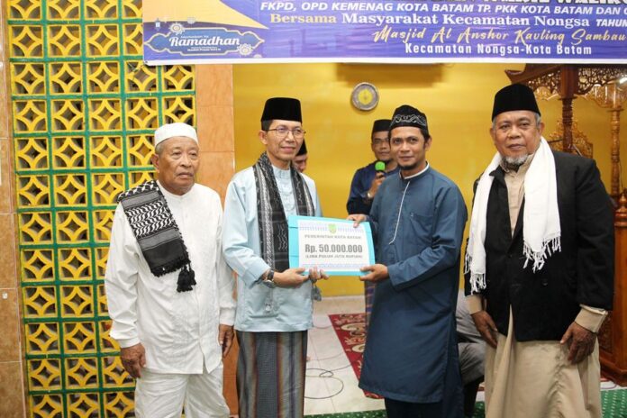Safari Ramadan di Masjid Al Ansor Kavling Sambau, Nongsa, Rabu (12/4/2023), dihadiri langsung Wakil Walikota Batam, Amsakar Achmad. (Foto : abyaqsa ramadan - batamtv.com)