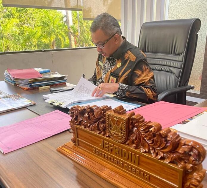Setdako Batam Jefridin menyebut bahwa pencairan THR ASN dan Non ASN dilakukan Selasa depan . (Foto : abyaqsa ramadan - batamtv.com)