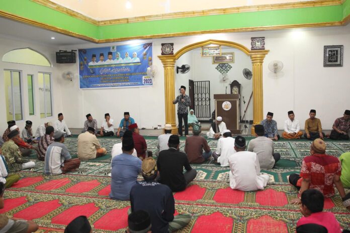 Wakil Wali Kota Batam Amsakar Achmad dan rombongan Pemerintah Kota (Pemko) Batam menyambangi Masjid Asy Syakirin, Bengkong Sulawesi, Tanjungbuntung, Kecamatan Bengkong, Kamis (13/4/2023) malam. (Foto : abyaqsa ramadan - batamtv.com)