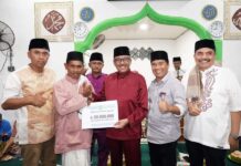 read news – Jefridin Safari Ramadan ke Air Lingka Pulau Galang Setdako Batam Jefridin saat menghadiri Safari Ramadan di Masjid Air Lingka Kecamatan Galang . (Foto : muhammad amin - batamtv.com)
