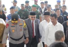 read news – HM Rudi Hadiri Upacara Operasi Ketupat Seligi Walikota Batam, HM Rudi saat menghadiri Upacara Operasi Ketupat Seligi 2023 di Lapangan Engku Putri (Foto : abyaqsa ramadan - batamtv.com)