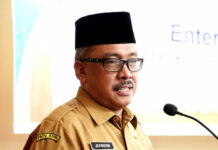 read news – Warga yang Butuh Layanan, Mulai Mendatangi Kantor Pelayanan Pemko Setdako Batam, Jefridin, menyebut bahwa layanan pemerintahan Kota Batam ke masyarakat sudah mulai aktif . (Foto : muhammad amin - batamtv.com)