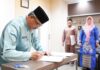 read news – Empat Inspektorat Pembantu Diantik Jefridin Hari ini Jefridin, M.Pd. Sekretaris Daerah Kota Batam usai melantik empat orang Inspektur Pembantu (Irban) di lingkungan Inspektorat Daerah Kota Batam, Jumat (28/04/2023) di ruang Sekda Lantai 2 Kantor Walikota. (Foto : abyaqsa ramadan - batamtv.com)