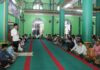 read news- HM Rudi Ajak Jamaah Jadikan Batam Modern dan Madani Jamaah Safari Ramadan di Masjid Jami’ Al Amin dan Masjid Aminah di Kecamatan Sagulung, Selasa (11/4/2023) berkesempatan bersua dengan Walikota Batam, HM Rudi. (Foto : muhammad amin - batamtv.com)