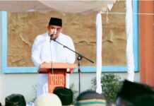 read news – Pesan Roby Kurniawan dalam Perayaan Idul Fitri Bupati Bintan Roby Kurniawan saat menjadi khatib salat Idul Fitri (Foto : dwi susilo - batamtv.com)