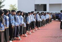 read news – Apel Gabungan Peringatan Hari Otonomi Daerah di Tanjungpinang Upacara hari pertama usai lebaran Idul Fitri di Tanjungpinang disejalankan dengan Hari Otonomi Daerah . (Foto : dwi susilo - batamtv.com)