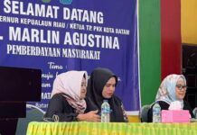 read news – Wagub Kepri Marlin Awali Kegiatan di Sagulung Wagub Kepri Marlin Agustina saat menghadiri Acara Pemberdayaan Masyarakat, Cegah Stunting Menuju Indonesia Generasi Emas, digelar di Kecamatan Sagulung, Jumat (28/4/2023). (Foto : muhammad amin - batamtv.com)
