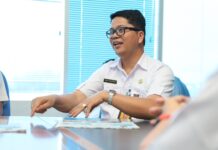 read news – Peningkatan Literasi Digital Masyarakat Batam dari Mainland hingga Hinterland Kepala Dinas Komunikasi dan Informatika Kota Batam, Rudi Panjaitan mengatakan agar tingkat literasi digital masyarakat Batam diharapkan semakin baik dan bisa mengimbangi teknologi informasi tanpa merusak tatanan yang sudah ada. (Foto : muhammad amin - batamtv.com)