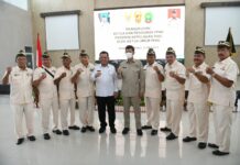 read news – Ketua dan Pengurus PPAD Kepri Dikukuhkan Gubernru Ansar Gubernur Kepri, Ansar Ahmad menghadiri Pengukuhan Ketua dan Pengurus Persatuan Purnawirawan Angkatan Darat (PPAD) Kepri dilakukan di Gedung Serbaguna Makorem 033/WP, Kamis, (25/5). (Foto : dwi susilo - batamtv.com)