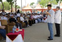 read news – HM Rudi Nikmati Tari Katrili Minahasa di Hari Jadi ke-48 Kerukunan Keluarga Minahasa Batam (K2MB) Wali Kota Batam, Muhammad Rudi (beridiri) saat menghadiri Perayaan Paskah 2023 dan Hari Jadi ke-48 Kerukunan Keluarga Minahasa Batam (K2MB). (Foto : abyaqsa ramadan- batamtv.com)