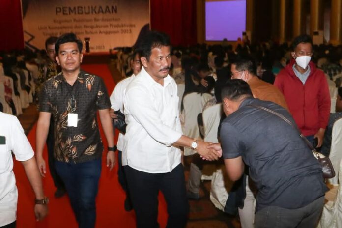 Walikota Batam HM Rudi menghadiri Pembukaan Pelatihan  Jumat (5/5/2023). Pelatihan diikuti 1.300 peserta   berdasarkan unit kompetensi dan pengukuran produktivitas tingkat Kota Batam Tahun Anggaran 2023. (Foto : abyaqsa ramadan - batamtv.com)