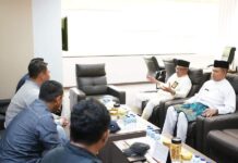 read news – Jelang Laga dengan Predator Elite, Ini Persiapan Tim Mini Soccer Peko Batam Setdako Batam Jefridin saat menerima kunjungan silahturahmi dari Komunitas Olahraga Batam Predator Elite, Selasa (02/05/2023). Pertandingan persahabatan antara tim Predator Elite dengan Tim Mini Soccer dari Pemerintah Kota (Pemko) Batam bakal digelar dalam waktu dekat. (Foto abyaqsa ramadan- batamtv.com)