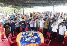 read news – Warga Bulang Dukung Pembangunan di Kota Batam Setdako Batam Jefridin berada di tengah tengah warga Kecamatan Bulang. Mereka menyampaikan dukungannya untuk pembangunan Kota Batam yang madani, modern dan sejahtera, Minggu (7/5/2023). (Foto : muhammad amin - batamtv.com)