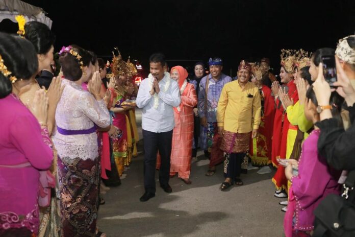 Peringatan Hari Raya Nyepi Tingkat Kota Batam Tahun 2023 di Pura Agung Amerta Bhuana Sei Ladi, Sekupang, Sabtu (6/5/2023). Hadir di sana, Wali Kota Batam, Muhammad Rudi. (Foto muhammad amin - batamtv.com)