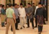 read news – Pembangunan Infrastruktur Jalan Dukung Industri di Batam Walikota Batam, HM Rudi (kemeja putih panjang) saat hadir halal bihalal bersama masyarakat Lubuk Baja di Hotel Aston, Pelita, Selasa (9/5/2023). (Foto: abyaqsa ramadan- batamtv.com)