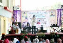 read news – Halal Bihalal Ikatan Keluarga Solok Selatan Kota Batam Dihadiri Amsakar Achmad Wakil Walikota Batam, Amsakar Achmad menggelar Halal Bihalal Ikatan Keluarga Solok Selatan (IKASSEL) Kota Batam di Aula Mall Top 100 Tembesi, Minggu (14/5/2023) siang. (Foto : abyaqsa ramadan - batamtv.com)