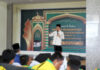 read news – Amsakaqr Achmad Hadiri Hadiri Wisuda Santri Ikatan Rumah Tahfiz Quran Sukajadi Wakil Walikota Batam, Amsakar Achmad saat hadir dalam Wisuda Santri Ikatan Rumah Tahfiz Quran (IRTQ) Kota Batam Kota Batam II di Aula Lantai 2 Masjid Bukit Indah Sukajadi, Minggu (14/5/2023). (Foto : abyaqsa ramadan - batamtv.com)