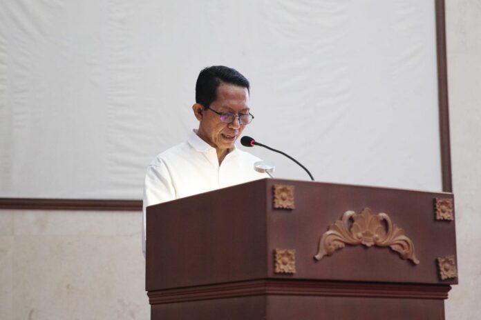 Wakil Walikota Batam Amsakar Achmad  berterima kasih dan apresiasi kepada Fraksi DPRD Kota Batam yang telah memberikan pandangan umum terhadap Ranperda Pertanggungjawaban Pelaksanaan APBD Kota Batam Tahun Anggaran 2022. (Foto : abyaqsa ramadan - batamtv.com)