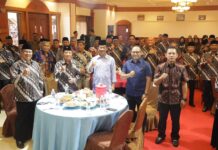 read news – HM Rudi Hadiri Halal Bihalal Keluarga Besar Purnawirawan, Dian Kemala, Warakawuri PP Polri Daerah Kepri Walikota Batam HM Rudi saat menghadiri Halal bihalal reda news - Keluarga Besar Purnawirawan, Dian Kemala, Warakawuri PP Polri Daerah Kepri Gelar Halal Bihalal (Foto : muhammad amin - batamtv.com)