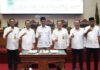 read news – Pengesahan Ranperda Perlindungan dan Pemberdayaan Usaha Mikro jadi Perda Walkil Walikota Batam, Amsakar Achmad (kedua dari kiri) saat menghadiri pengesahan Ranperda Rancangan Peraturan Daerah Tentang Kemudahan Perlindungan Dan Pemberdayaan Usaha Mikro menjadi Peraturan Daerah. (Foto : muhammad amin - batamtv.com)
