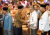 read news – Gema Minang Gelar Halal Bihalal di Hotel Vista Setdako Batam, Jefridin (kedua dari kanan) gelar Halal Bihalal Gema Minang Kota Batam yang digelar di Golden View Hotel, Kamis (18/5/2023). (Foto : abyaqsa ramadan - batamtv.com)