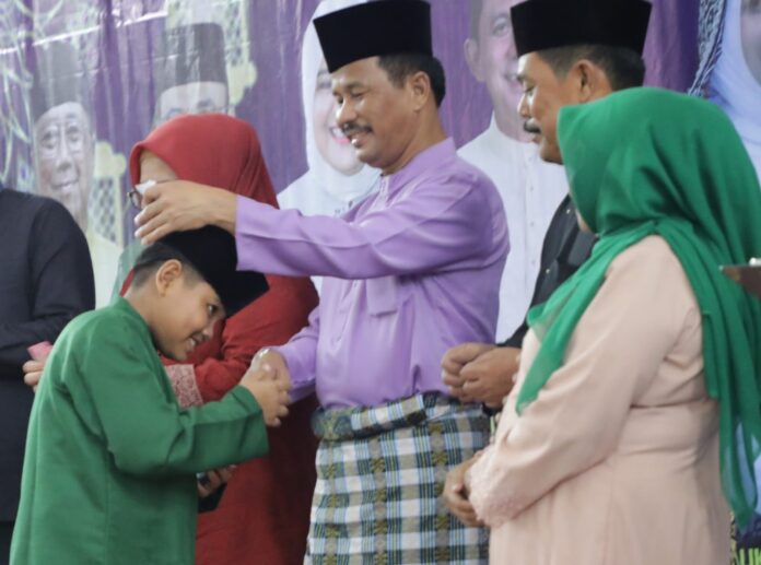 Warga Tanjung Pinang dan Bintan asal Karimun menggelar halal bihalal pada  Minggu (21/5/2023) di Batam. Wali Kota Batam, Muhammad Rudi, hadir dalam upaya mempererat silaturahmi. (Foto : abyaqsa ramadan - batamtv.com)