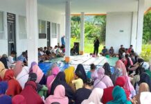 read news – 256 Anggota UMKM Ikuti Sosialisasi dan Edukasi Sertifikasi Halal Gratis Kegiatan Sosialisasi dan Edukasi SEHATI (Sertifikasi Halal Gratis) UMKM (Usaha Mikro Kecil Menengah). Acara dipusatkan di Gedung MCC (Mangsang Creatif Center) Puri Agung 4 Mangsang, Kec Sei Beduk Batam, Sabtu (29/4/2023). (Foto : abyaqsa ramadan - batamtv.com)