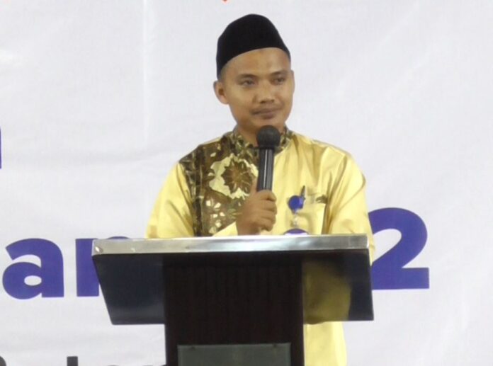 (Foto : abyaqsa ramadan - batamtv.com) Kepala SD Juara Batam, Muhammad Bayu Putra S.Psy saat memberikan sambutan pada wisuda angkat ke 2 . (Foto : abyaqsa ramadan - batamtv.com)