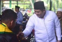 read news – 260 Santri TPQ di Sri Kuala Lobam Diwisuda Bupati Roby saat menghadiri acara wisuda 260 santri dari seluruh Taman Pendidikan Al Qur’an) TPQ se Kecamatan Sri Kuala Lobam di Taman Kota Lobam. (Foto : dwi susilo - batamtv.com)