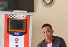 read news – PKS Batam akan Luncurkan Program ATM Beras Sekretaris DPD PKS Batam Warya Burhanuddin memperlihatkan ATM Beras yang baru dikirimkan Presiden PKS Ahmad Syaikhu baru-baru ini di Batam, Kepulauan Riau. (Foto : muhammad amin - batamtv,com)