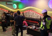 read news – Polres Bintan Buru Penjahat Narkoba Operasi cipta kondisi tersebut dipimpin oleh Kasat Narkoba Polres Bintan IPTU Syofian yang didampingi oleh Kapolsek Bintan Timur AKP Rugianto pada Jumat malam (26/5/2023). (Foto : dwo susilo-batamtv.com)