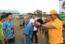 read news – Kesuksesan Sepakbola Piala Gubernur Tumbuhkan Iklim Kompetisi Gubernur Kepri, Ansar Ahmad berharap kesuksesan Event Piala Gubernur Kepri tahun 2023 menumbuhkan iklim kompetisi. (Foto : dwi susilo - batamtv.com)