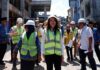 read news – Wako Rahma Tinjau Progres Pasar Baru Tanjungpinang Wali Kota Tanjungpinang Hj Rahma (kiri depan ) mendampingi Anggota DPR RI Cen Sui Lan meninjau progres proyek revitalisasi Pasar Baru dan kawasan Pelantar II (KUD) Tanjungpinang, Senin (22/5/2023). (Foto : dwi susilo - batamtv.com)
