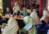 read news – Lomba Perilaku Hidup Bersih dan Sehat, Dasawisma Bintan Juara Ketiga Tim PKK Kelurahan Sei Lekop menggelar syukuran sekaligus halalbihalal di Kedai Kopi Dadang berada di Jalan Nusantara Km 20 Kijang, Bintan, Jumat (11/05). (Foto : abdi perdana - batamtv.com)
