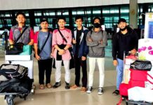 read news – Enam Penyintas Sudan Asal Kepri kembali dengan Selamat ke Kepri Enam orang penyintas Sudan Asal Kepulauan Riau Ghiyaath Al Farisi dari Karimun, Hardi Saputra dari Karimun, Abdul Aziz dari Batam , Fikri Wahyudi Maulana dari Batam, Aditya Pramudyaputra Mulyadi dari Batam dan Abdurrahman Tsani juga dari Batam dikembalikan ke Kepri, Kamis (4/5/2023) (Foto : dwi susilo - batamtv.com)