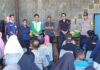 read news Warga Kurang Mampu di Bintan Dapat Bingkisan Sembako Suasana saat Pengurus Persatuan Wartawan Indonesia (PWI) bersama pelaku usaha Tanjunguban, membagikan 85 paket sembako kapada warga kurang mampu di Jalan Bakti Praja, Kelurahan Tanjunguban Selatan, Kecamatan Bintan Utara, Kamis (22/6/2023) siang. (Foto : abdi perdana - batamtv.com)
