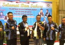 read news – Pengurus Ikatan Pemuda Karya Kepri Resmi Dilantik Budi Bakti Purba (ketiga dari kiri) dilantik sebagai Ketua Dewan Pimpinan Daerah (DPD) Ikatan Pemuda Karya (IPK) Provinsi Kepulauan Riau Periode 2023-2027 di Pasific Place Hotel Batam, Minggu (18/06/2023). (Foto : abyaqsa ramadan - batamtv.com)