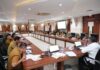 read news – Jefridin Pimpin Rapat Rapat Evaluasi Hasil Verifikasi dan Validasi Data P3KE Setdako Batam, Jefridin (kemeja putih , kanan) memimpin Rapat evaluasi hasil verifikasi dan validasi data P3KE (Percepatan Penghapusan Kemiskinan Ekstrem) dilakukan Sekretaris Daerah Kota Batam, bersama seluruh Lurah se-Kota Batam. (Foto : abyaqsa ramadan - batamtv.com)