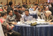 read news-Rudi Promosikan Pariwisata Batam di Raker Komwil I APEKSI Walikota Batam HM Rudi saat menghadiri Rapat Kerja Komisariat Wilayah I Asosiasi Pemerintah Kota Seluruh Indonesia (Raker Komwil I APEKSI) digelar di Marriot Hotel Harbour Bay, Selasa (13/6/2023) malam. (Foto : muhammad amin - batamtv.com)