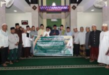 read news – Masjid Al Aqso Perumahan Mutiara View Tiban Terima Satu Sapi Kurban Penyerahan hewan kurban satu ekor sapi kepada pengurus Masjid Al Aqso di perumahan Mutiara View Tiban. (Foto : abyaqsa ramadan - batamtv.com)