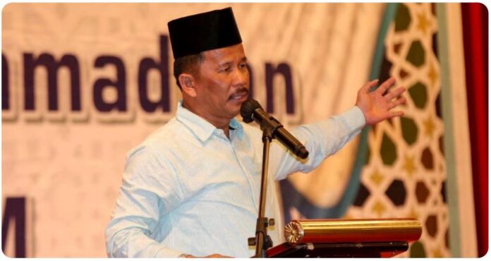 HM Rudi   mengeluarkan surat edaran 20/2023 tentang Pelaksanaan Hari Raya Idul Adha 1444 H Tanpa Sampah Plastik di Lingkungan Kota Batam. (Foto : muhammad amin - batamtv.com)