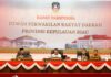 read news – Ranperda LPP APBD Kepri 2022 Disetujui untuk Disahkan Menjadi Perda Ketua DPRD Kepri Jumaga Nadeak (kedua dari kiri) dan didampingi Wakil Ketua II Raden Hari Tjahyono, Wakil Ketua III Tengku Afrizal Dahlan dan dihadiri para Anggota DPRD Kepri. (Foto : dwi susilo - batamtv.com)_