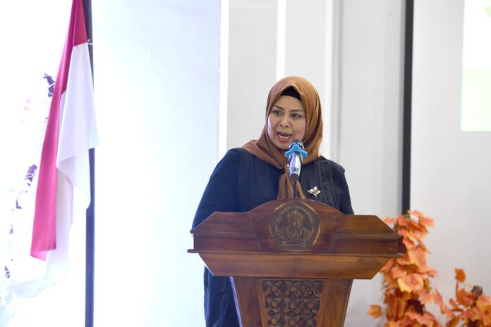 Bunda PAUD Kepri, Dewi Kumalasari Ansar menegaskan penyelarasan pembelajaran dari PAUD ke SD yang bertujuan agar anak didik PAUD tidak terlalu melakukan banyak penyesuaian diri saat berpindah menjadi peserta didik SD. (Foto : dwi susilo - batamtv.com)