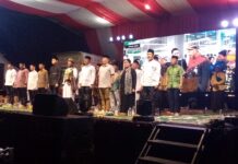 read news – Harlah ke 31 IKBK Kota Batam, Ini Harapan Ketua Djoko Mulyono Bupati Kendal H Dico M Ganinduto (kelima dari kiri) saat menghadiri Harlah IKBK ke 31 di Sp Plaza Sagulung . (Foto : muhammad amin - batamtv.com)