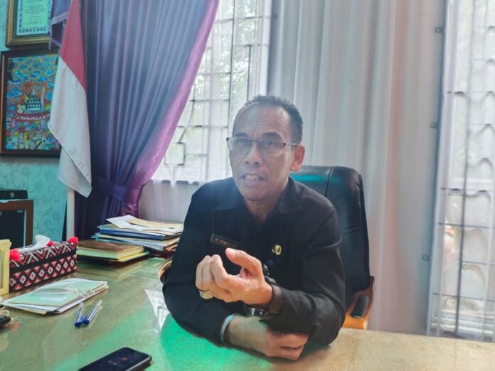 Kepala Dinas Pendidikan dan Kebudayaan Kabupaten Karimun, Sugianto mengatakan, sebanyak 10 sekolah jenjang SMP akan menerapkan PPDB sistem online dan sekolah lainnya masih menggunakan sistem offline. (Foto : abdi perdana - batajtv.com)