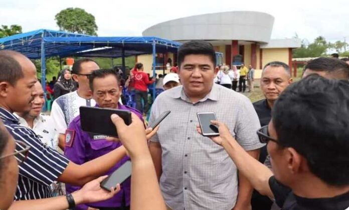 Bupati Bintan, Roby Kurniawan  mewacanakan ingin melakukan pemekaran Bintan Timur dengan memecah kelurahan menjadi desa. (Foto : dwi susilo - batamtv.com )