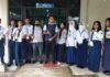 read news – Siswa SMP Peserta Program Kelas Beasiswa PT Timah Diterima Siswa SMP Negeri 3 Kundur Barat, Hadi Syahputra diantara para siswa yang berhasil diterima di program kelas beasiswa PT Timah Tbk pada SMAN 1 Pemali. Hadi akhirnya bisa lolos setelah menyelesaikan berbagai rangkaian test yang diberikan. (Foto : abdi perdana - batamtv.com)
