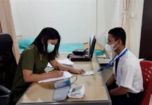 read news – Program Kelas Beasiswa PT Timah, Peserta Ikuti Tes Kesehatan PT Timah Karimun menggelar tes kesehatan di Rumah Sakit Bakti Timah (RSBT) Karimun, Selasa 06/06/2023. Tes ini diperuntukkan bagi delapan siswa asal Kabupaten Meranti dan Kabupaten Karimun. (Foto : abdi perdana - batamtv.com)