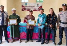 read news – 29 Keluarga Penerima Manfaat di Desa Candi Terima BLT DD Kepala Desa Candi Kabupaten Kepulauan Anambas Suparman, menekankan bantuan BLT DD diberikan kepada masyarakat yang memang sangat membutuhkan, melalui verifikasi oleh desa. (Foto : abdi perdana - batamtv.com)